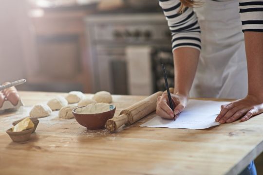 Faire une pâte à choux ou un feuilletage: un Mooc pour apprentis pâtissiers