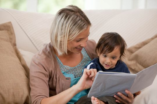 Est-ce que les DVD et les jeux d'apprentissage de la lecture sont efficaces sur les tout-petits? Une étude américaine montre que non.