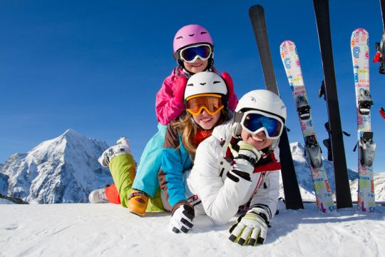 Les stations de ski proposent de bons prix aux familles au printemps.