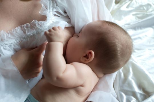 Une étude suggère que les mères qui allaitent devrait augmenter leur consommation quotidienne en vitamine D afin d'améliorer la santé future de leurs bébés.
