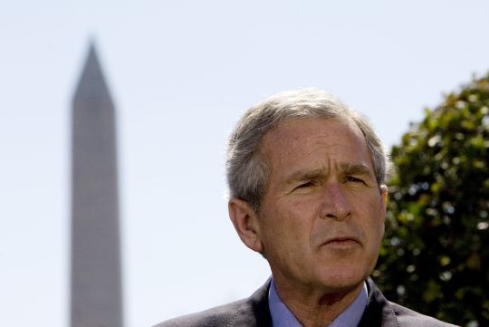 L'ancien président américain George W. Bush (photo) a écrit "une biographie personnelle" de son père, George H.W Bush, également ancien président des États-Unis.