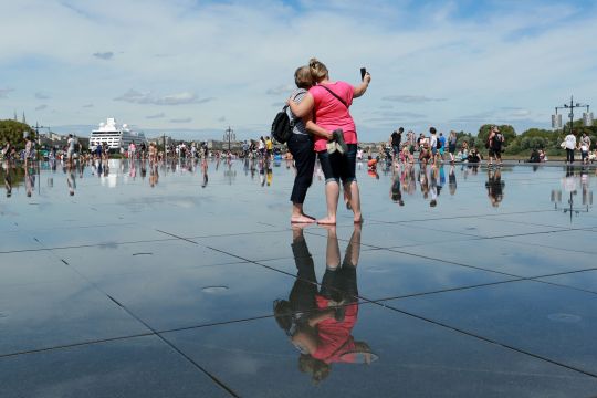 Le Miroir d'eau de Bordeaux a été visité par 4000 personnes chaque jour en juillet-août, selon l'Office de tourisme.