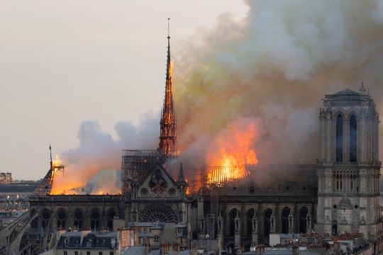 Incendie de Notre-Dame: la famille Pinault débloque 100 millions pour la reconstruction