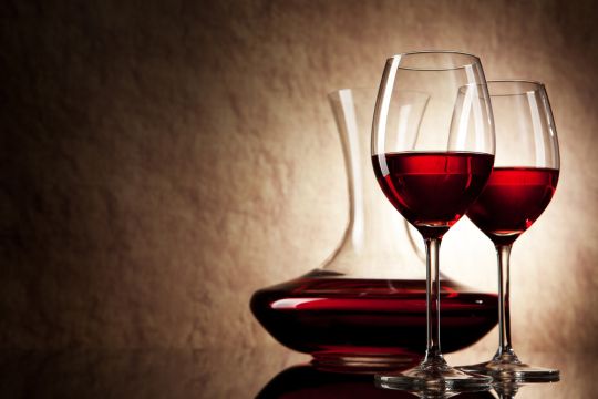 Tous les vins ne se carafent pas, à l'image des vieux vins qui risquent de s'oxyder.