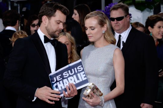 Diane Kruger et Joshua Jackson affichent leur soutien à Charlie Hebdo.