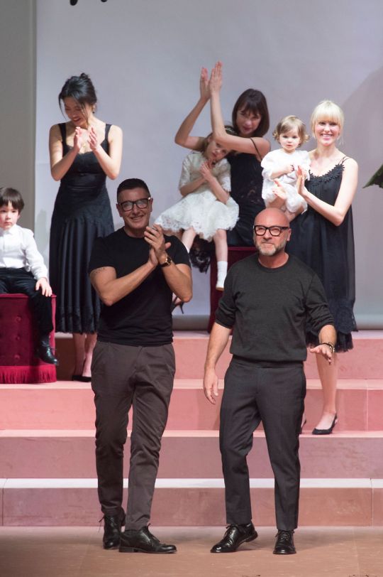 Dolce et Gabbana à leur défilé célébrant la maman (Fashion Week 2015 de Milan).