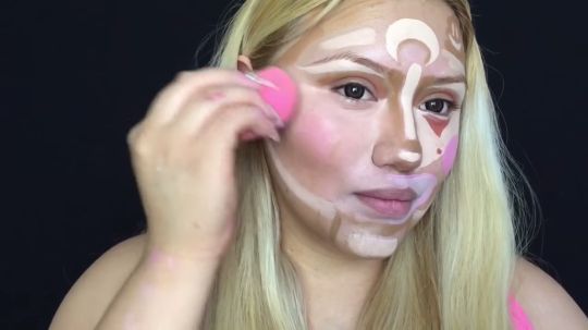 La nouvelle tendance beauté s'inspire du maquillage des clowns