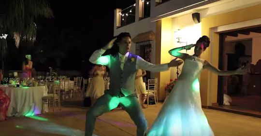 L’incroyable danse de deux mariés anglais