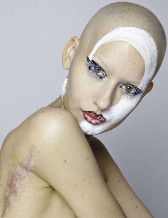 The extraordinary photos of a woman who returned to modelling after losing her jaw to cancer body image 1436471609