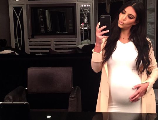 Kim kardashian pose nue et enceinte 0